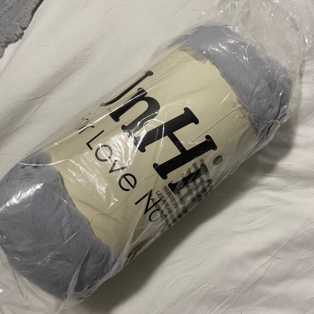 UnHide Throw Blanket